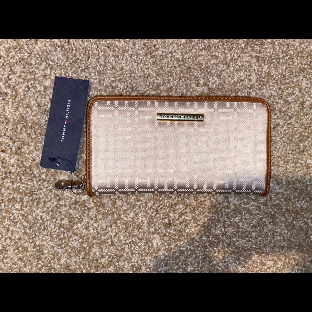 NWT tommy hilfiger wallet